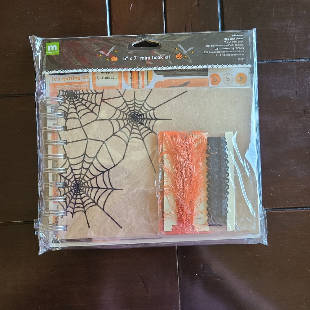 Making Memories 5 x 7 mini Halloween book kit in original package